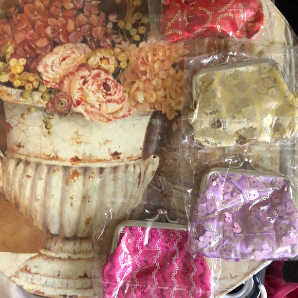 Change Makeup Lipsticks Purse🔥PRICE DROP🔥 - Picture 2 of 2